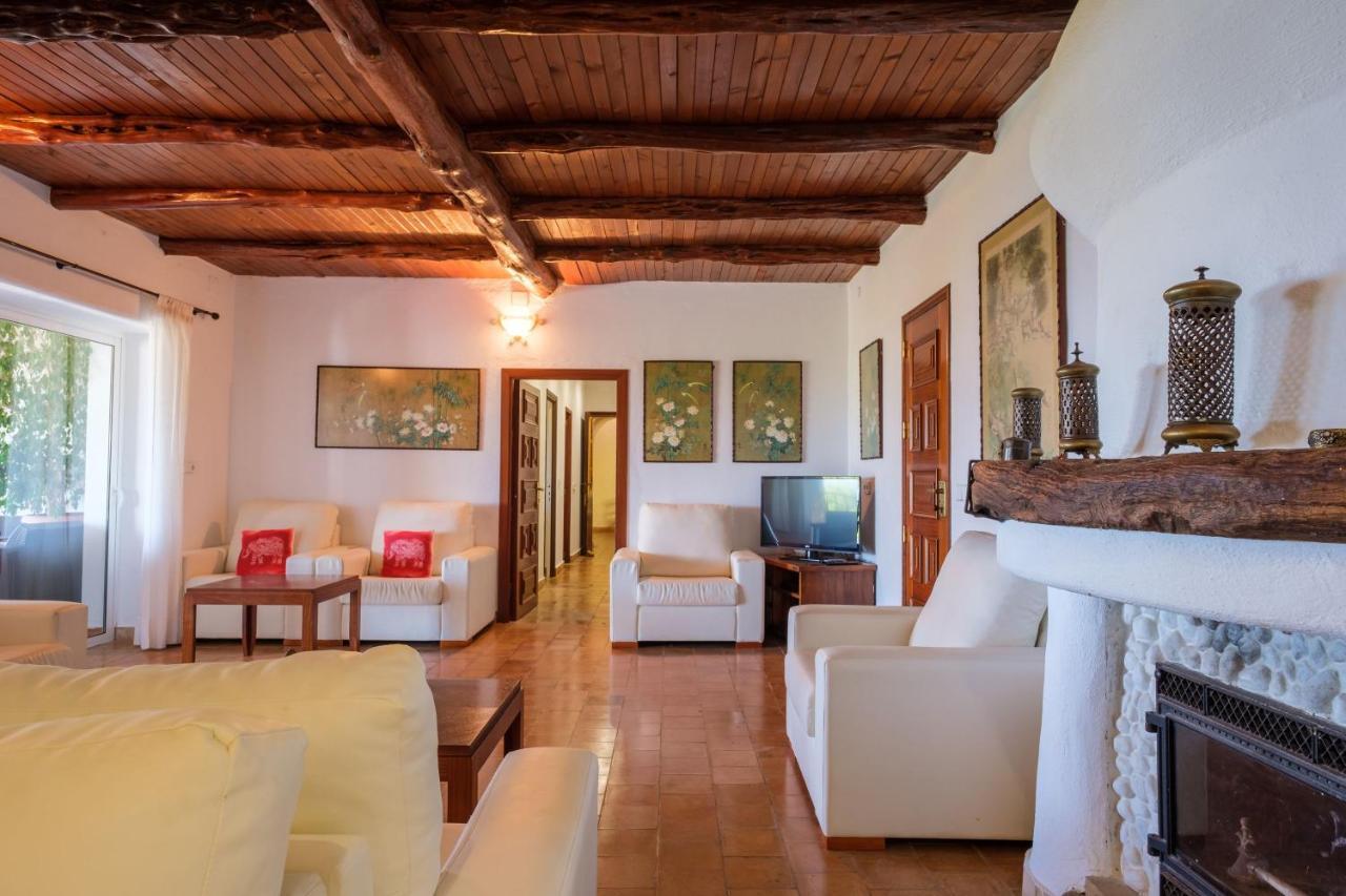 Shangri-la Santa Eularia des Riu Bagian luar foto